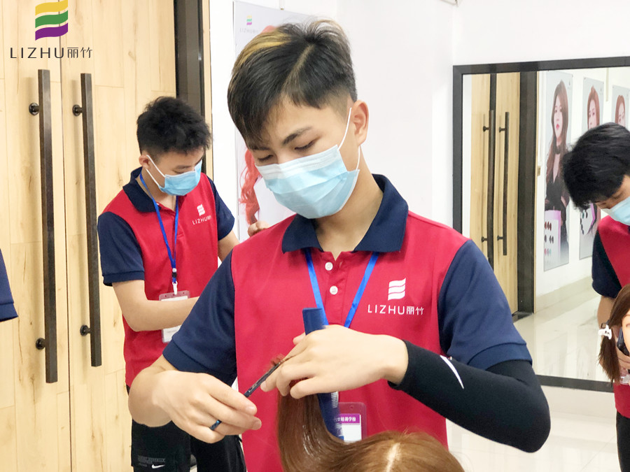 美發(fā)中工技師的考核標(biāo)準(zhǔn)，南寧市職業(yè)技能鑒定培訓(xùn)機(jī)構(gòu)