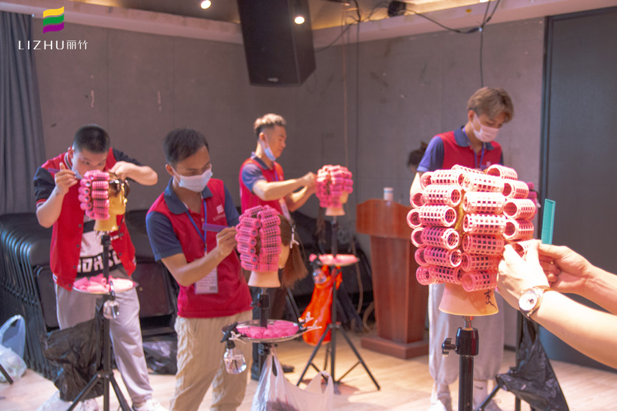 美發(fā)燙染師的考核標(biāo)準(zhǔn)，廣西專業(yè)正規(guī)美發(fā)學(xué)?？偨Y(jié)好了