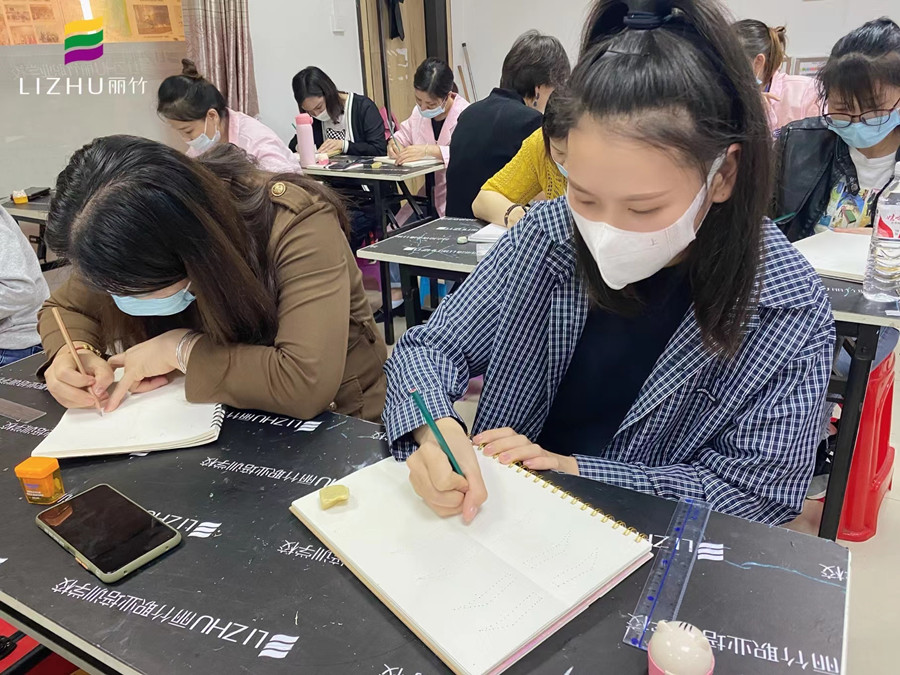 紋繡紙上練習(xí)的重要性，南寧專業(yè)紋繡學(xué)校幫你分析