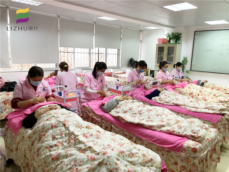 夏季美容護(hù)膚技巧，廣西學(xué)美容護(hù)膚專業(yè)介紹