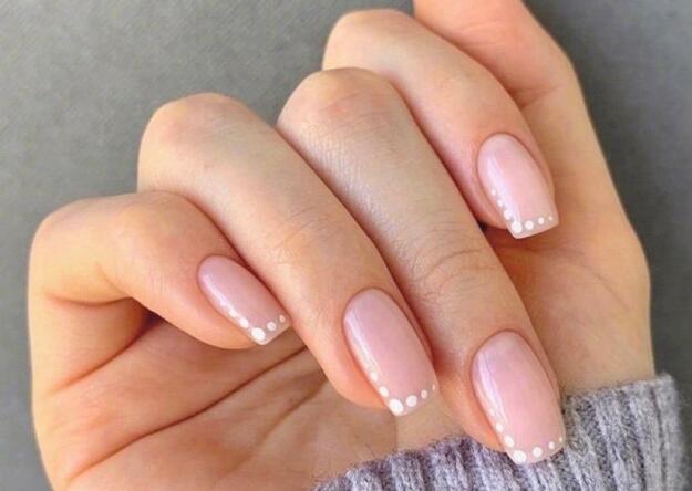 極簡(jiǎn)風(fēng)單色美甲，展示南寧培訓(xùn)美甲哪家技術(shù)好