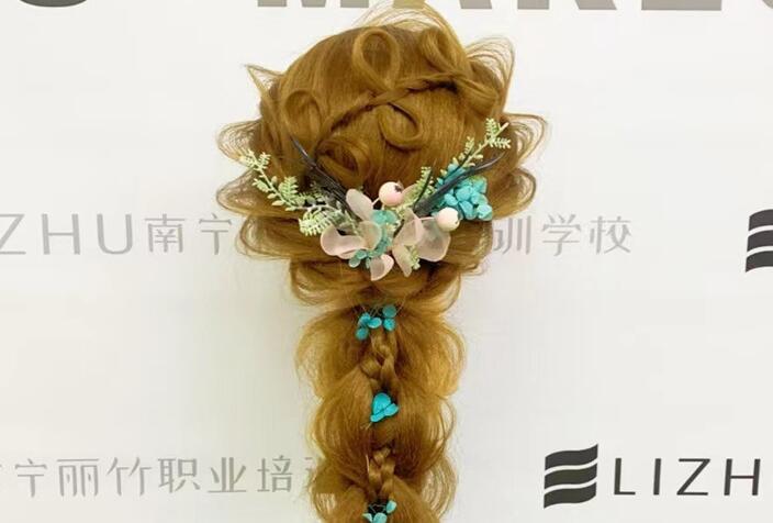 森系編發(fā)造型圖片，南寧編發(fā)培訓學校作品
