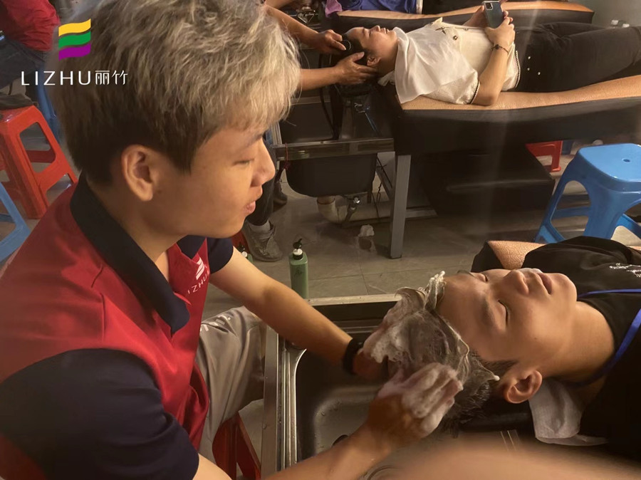 瑜伽洗頭的步驟，廣西洗護(hù)培訓(xùn)學(xué)校告訴你