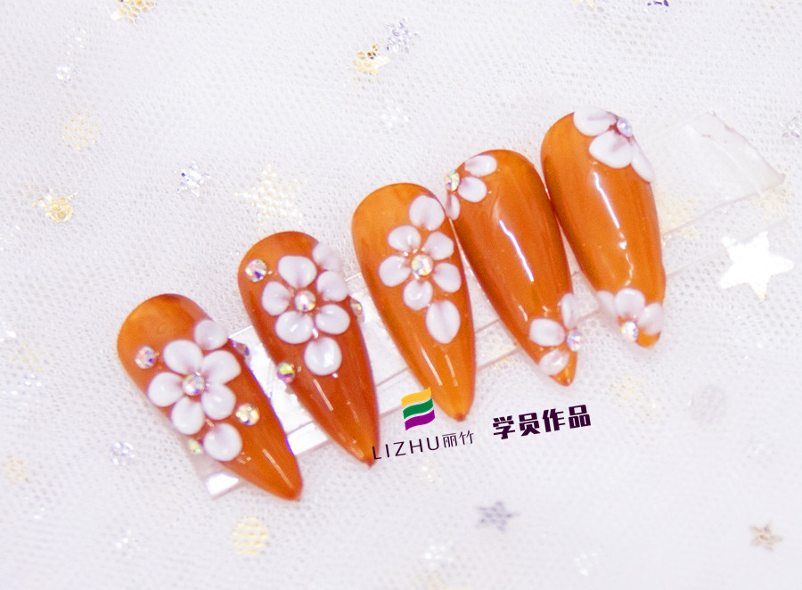 五瓣花雕花美甲，南寧美甲學(xué)校短期訓(xùn)練班作品