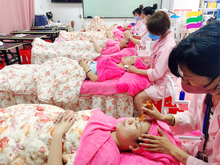 南寧學美容美體：你為什要進行額頭撥筋？