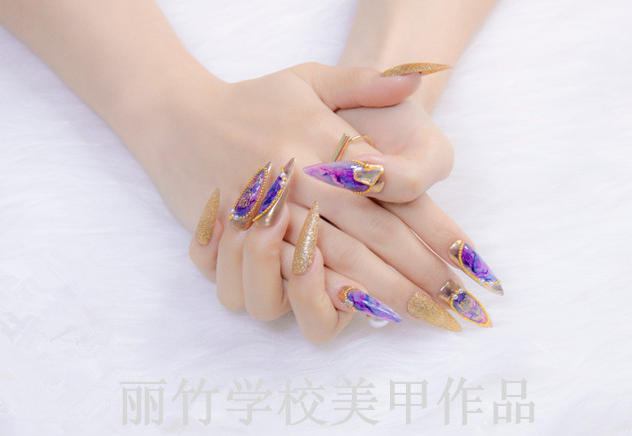 尖形甲怎么做才好看？南寧美甲專業(yè)學校做分析