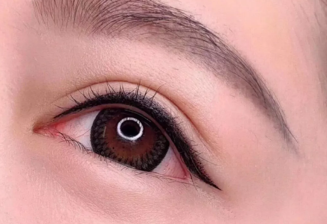 美瞳線暈色處理方法，南寧市紋繡學(xué)校幫找解決方案