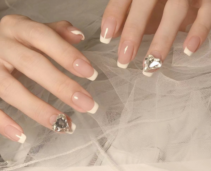 水鉆美甲圖片，南寧時尚美甲培訓分享給你