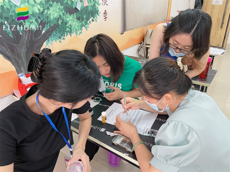 如何用杯子練習(xí)嫁接睫毛？來南寧美睫專業(yè)學(xué)?？纯窗?>
								
								<span id=