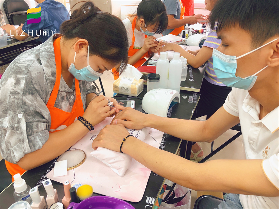 美甲修手有什么項目？南寧市美甲學校教程