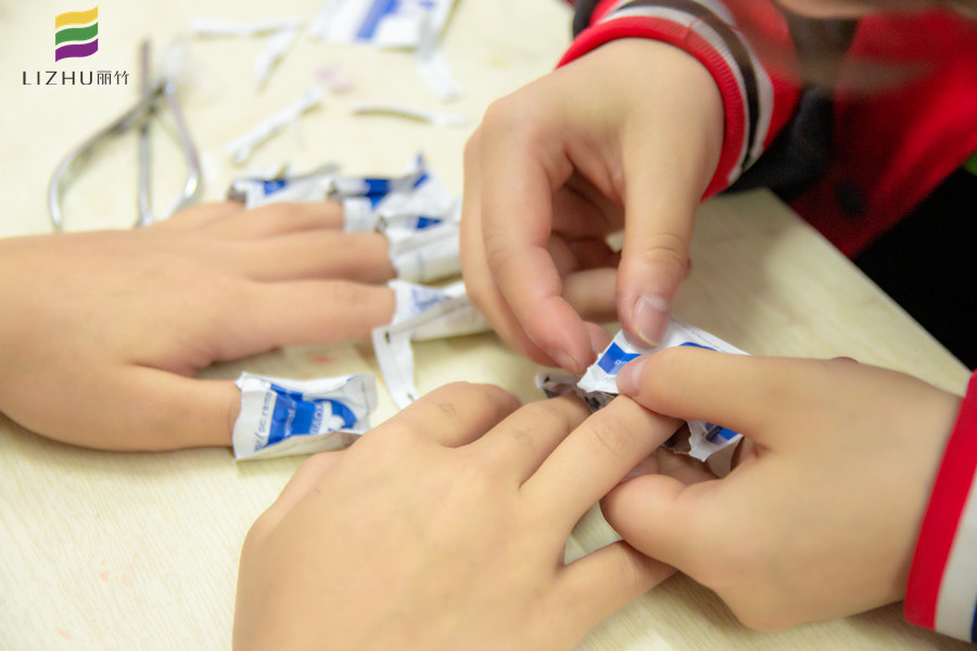 南寧市美甲培訓(xùn)學(xué)校必學(xué)的美甲基礎(chǔ)技能