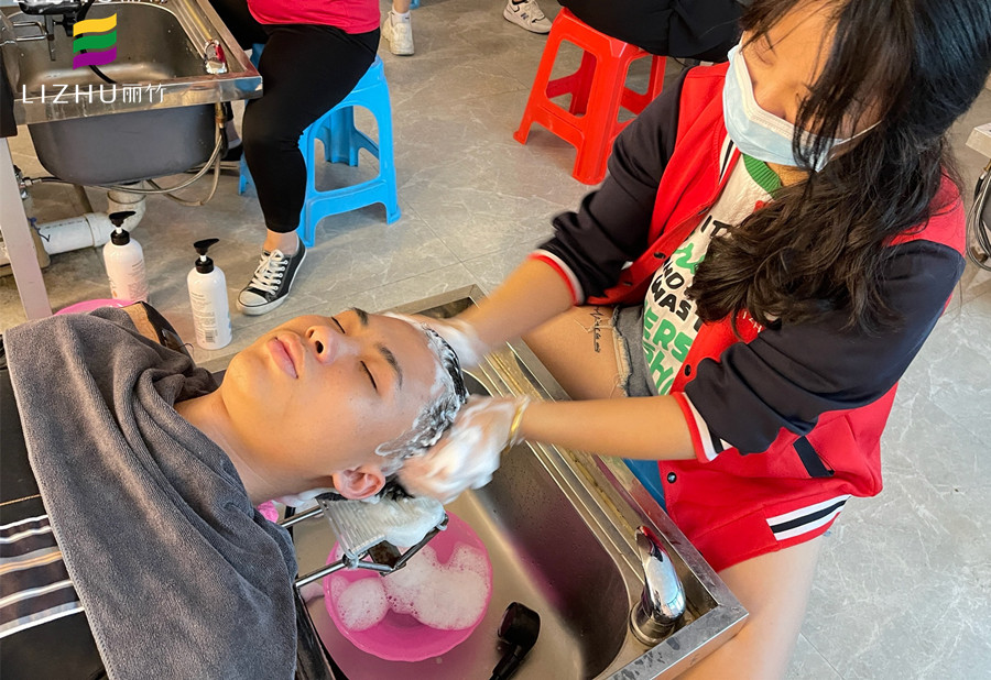 如何正確使用護發(fā)素？南寧美發(fā)基礎(chǔ)班教學(xué)內(nèi)容