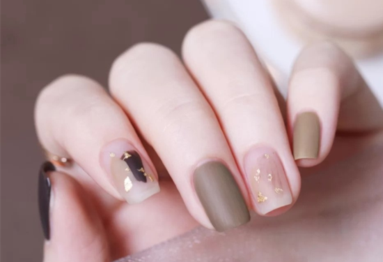 溫柔暖棕秋冬美甲 ??，南寧市美甲學校讓你成為“小太陽”