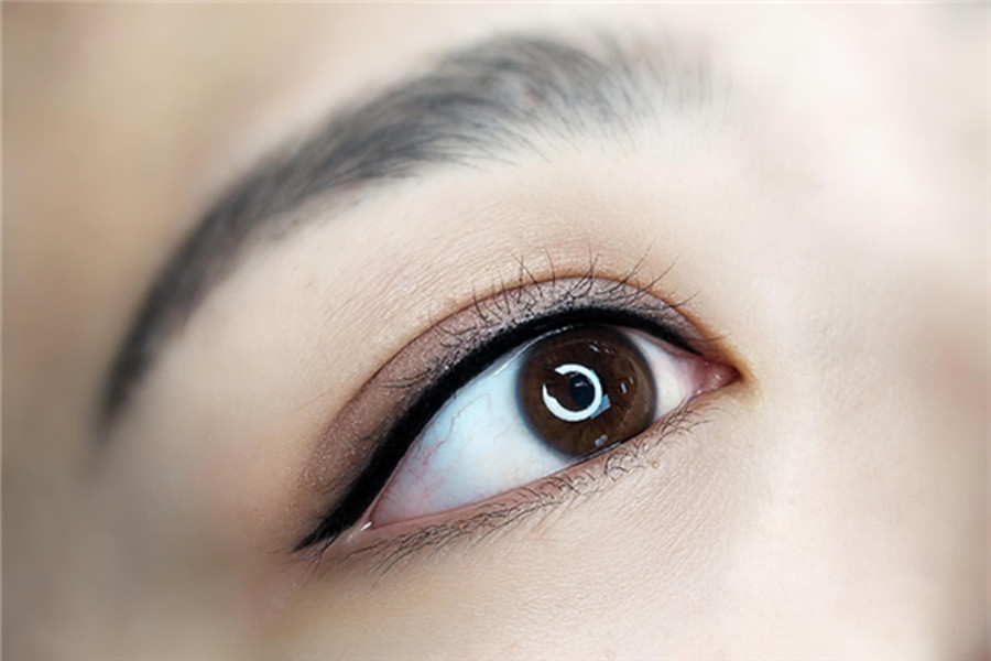 美瞳線發(fā)藍(lán)暈色怎么辦？南寧紋繡學(xué)美瞳線
