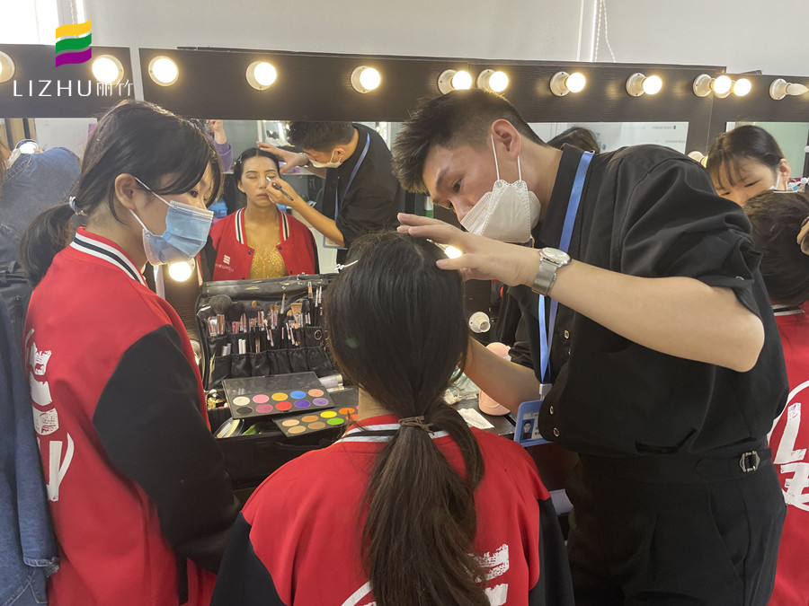 怎樣化妝能減少T區(qū)出油？廣西化妝職業(yè)培訓(xùn)班分享技巧