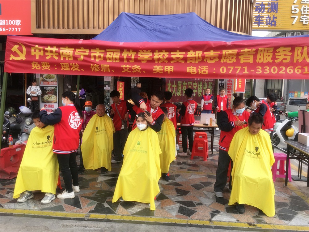 麗竹學校開展學雷鋒志愿者服務(wù)活動 