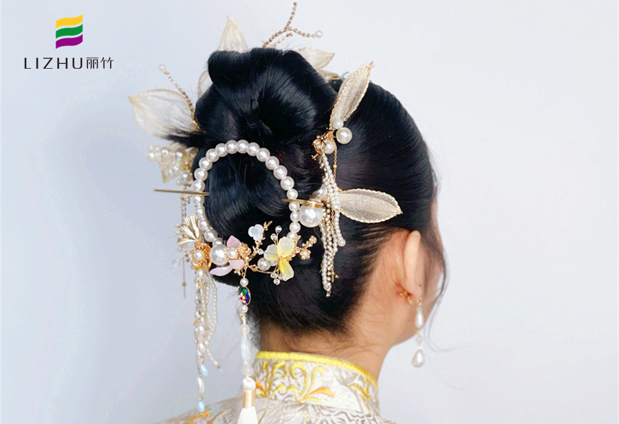 中式新娘發(fā)型，廣西化妝盤發(fā)學(xué)校演繹中式之美