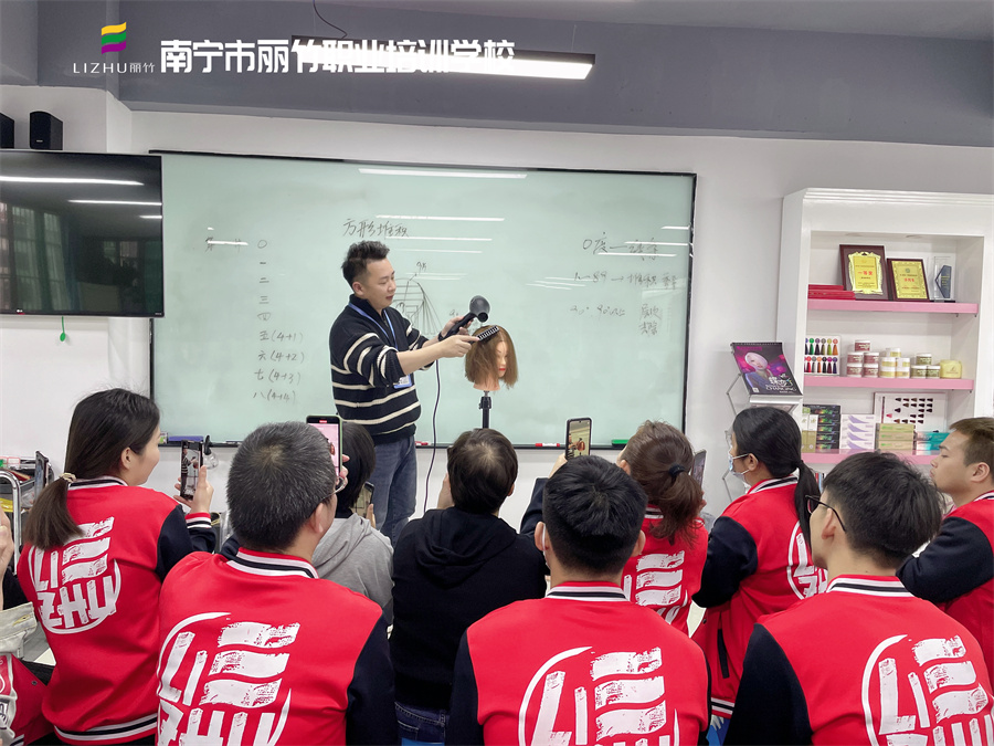 成功美發(fā)師具備哪些條件？南寧美發(fā)理發(fā)培訓(xùn)