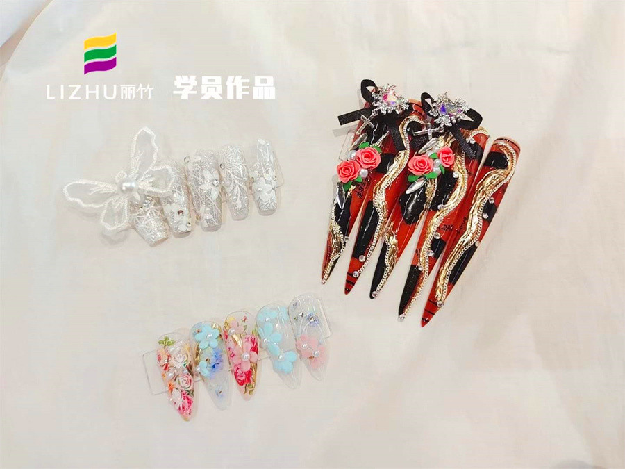 雕花設(shè)計美甲，廣西美甲課堂實訓(xùn)作品