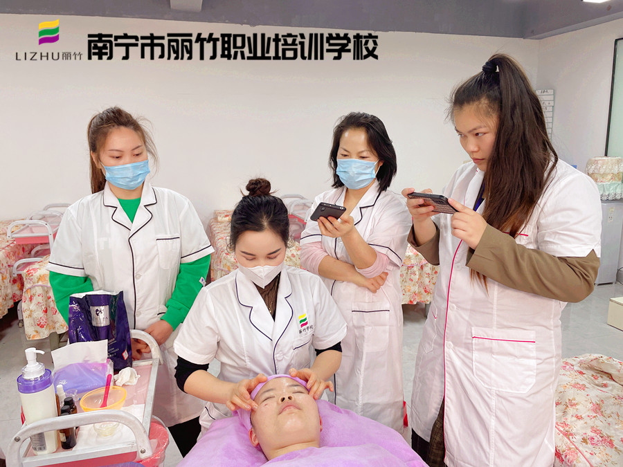 點按太陽（xue）的注意事項，南寧按摩學(xué)校培訓(xùn)內(nèi)容