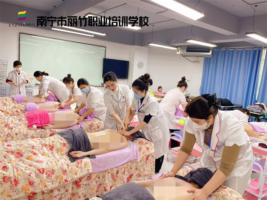 春季背部按摩的好處，廣西美容實(shí)訓(xùn)練習(xí)講解