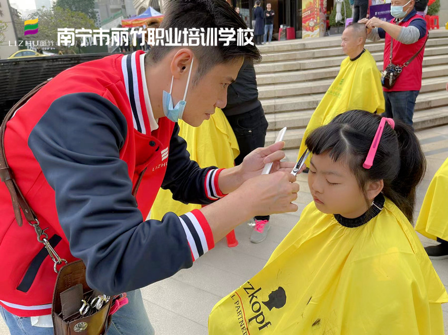 發(fā)分叉怎么保養(yǎng)？南寧美發(fā)養(yǎng)發(fā)護(hù)理頭發(fā)教程