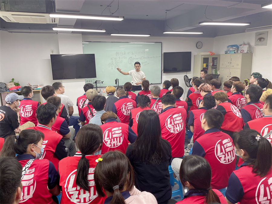 廣西美發(fā)學(xué)校哪家推薦工作？到麗竹學(xué)校就業(yè)宣講會(huì)