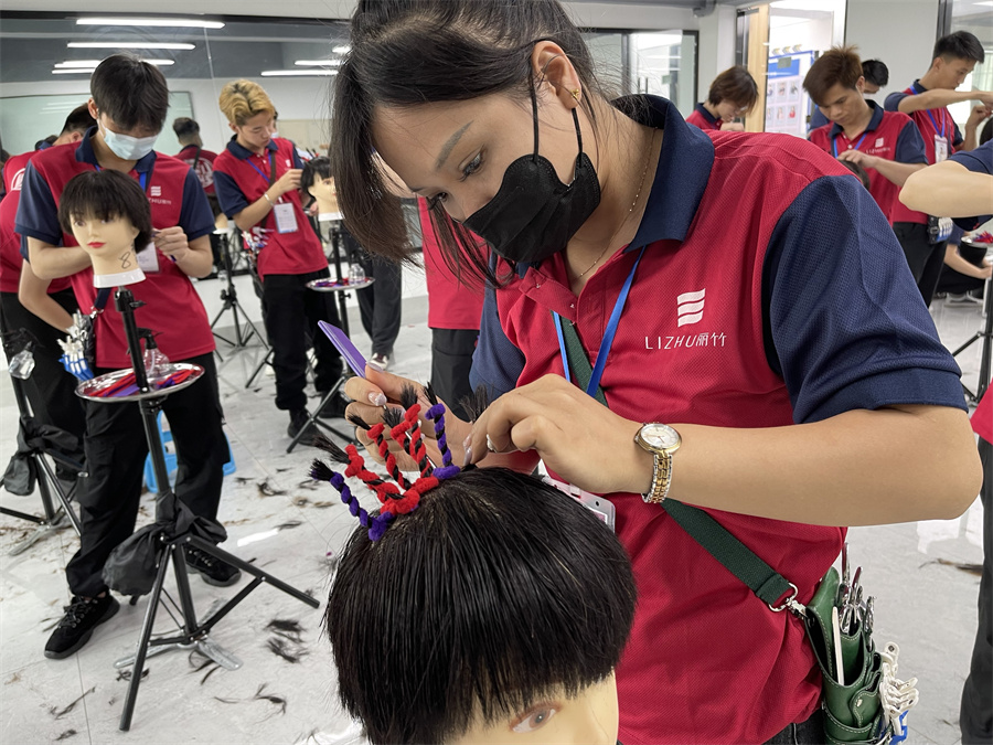 廣西燙發(fā)技術(shù)：煙花燙需要注意什么？