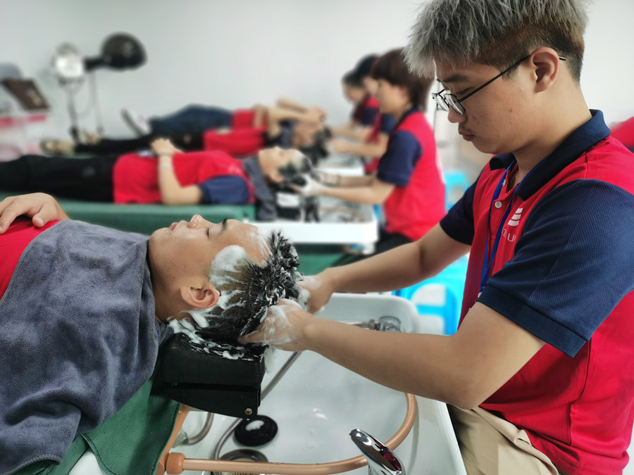 頭發(fā)如何保養(yǎng)？南寧美發(fā)護(hù)理培訓(xùn)課程