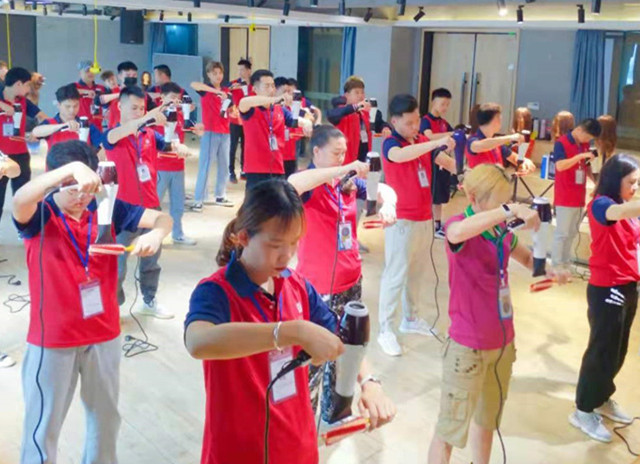 美發(fā)養(yǎng)發(fā)護(hù)理：如何使用吹風(fēng)筒吹頭發(fā)？