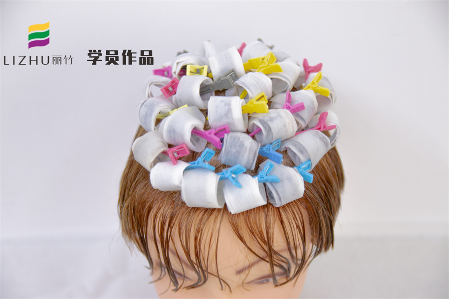 廣西燙發(fā)造型學(xué)校作品：錫紙燙、定位燙，包租婆卷筒造型
