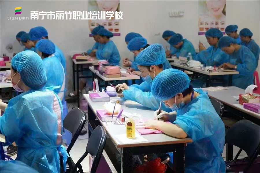 如何選擇紋繡學校？南寧紋繡學校教你