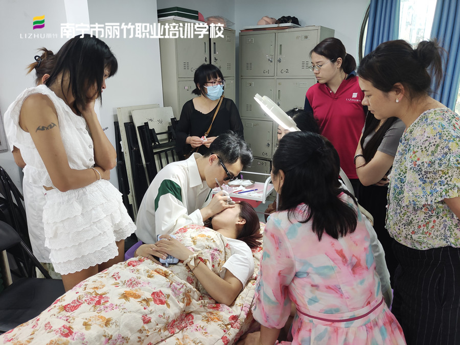 零基礎紋繡培訓：如何選擇紋繡學校