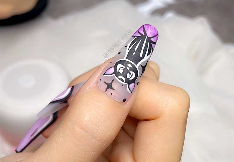 南寧學美甲造型：紫色彩繪美甲