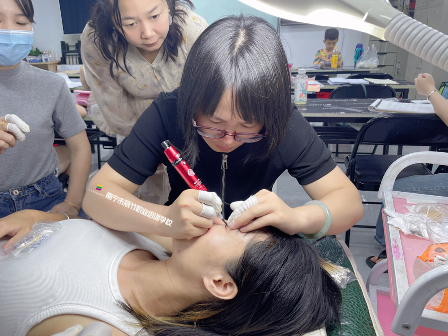 南寧哪里可以學(xué)紋繡？7月22日歡迎來(lái)麗竹學(xué)校