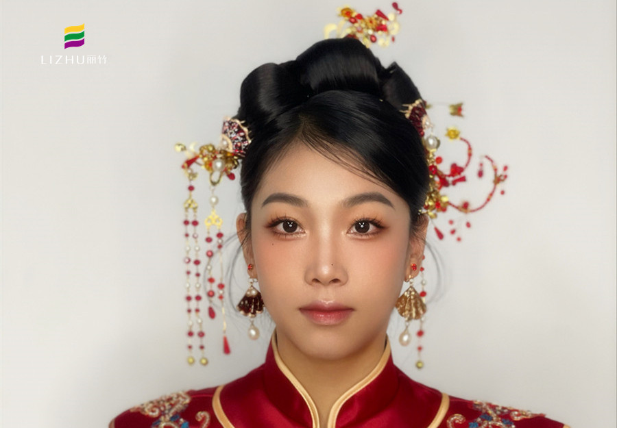 秀禾新娘造型，廣西新娘化妝造型學(xué)校演繹中國(guó)風(fēng)