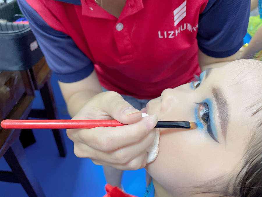 南寧基礎化妝：8種眼影的畫法（下部分）