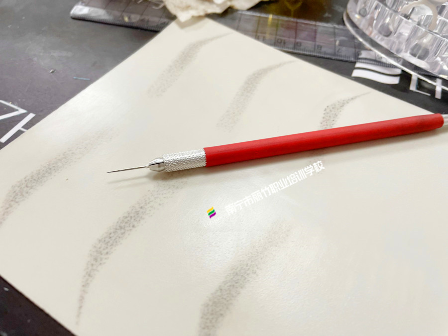 紋眉眉形設計技巧，南寧紋眉專業(yè)培訓