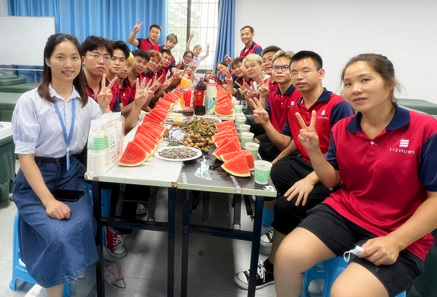 南寧美發(fā)學(xué)校畢業(yè)座談會(huì)，感念師恩