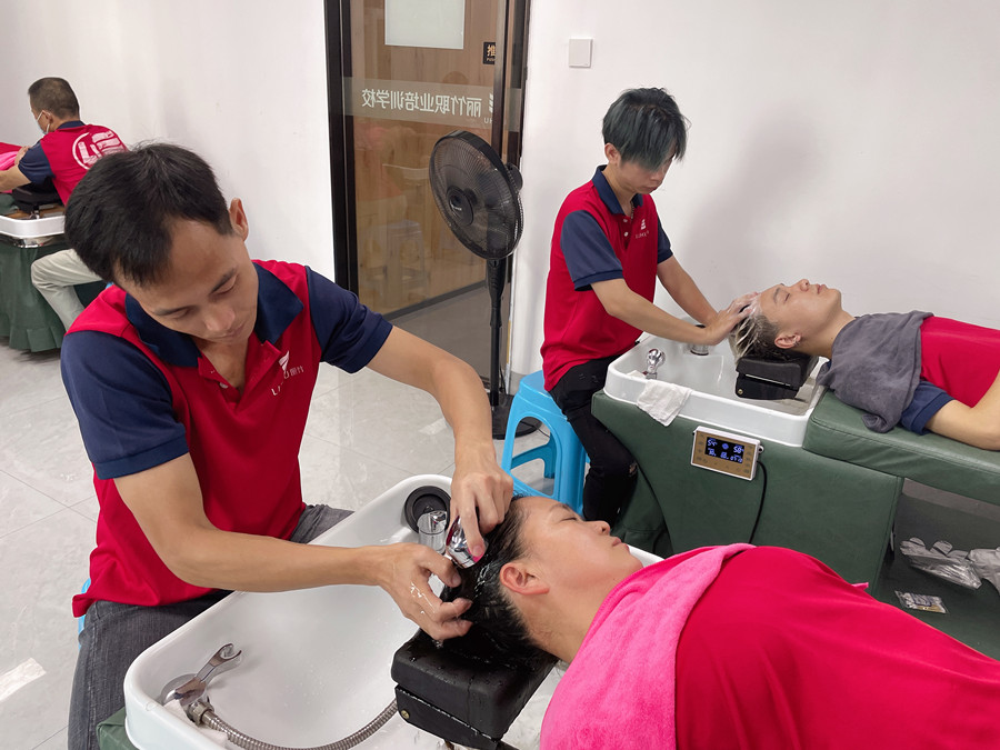 頭發(fā)分叉如何護(hù)理，零基礎(chǔ)學(xué)護(hù)發(fā)