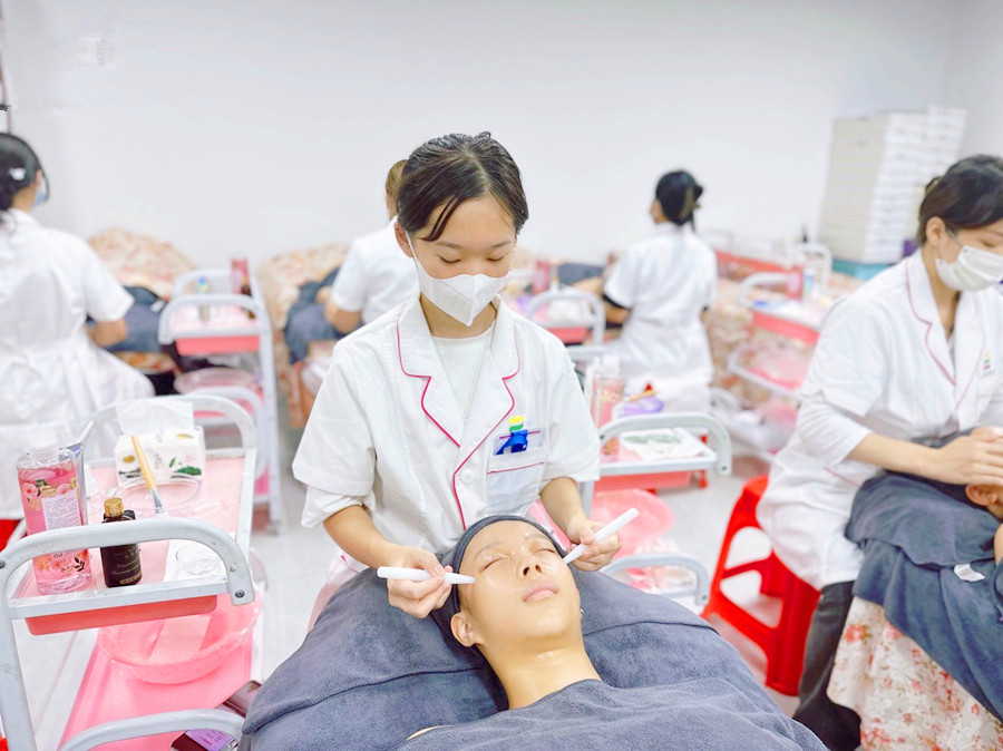 秋季面部撥筋的好處，廣西美容護膚培訓(xùn)