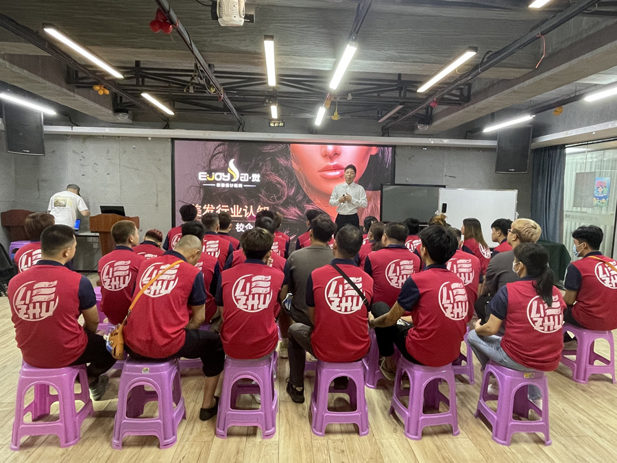 廣西學(xué)美發(fā)哪里推薦工作？廣西美發(fā)行業(yè)前景