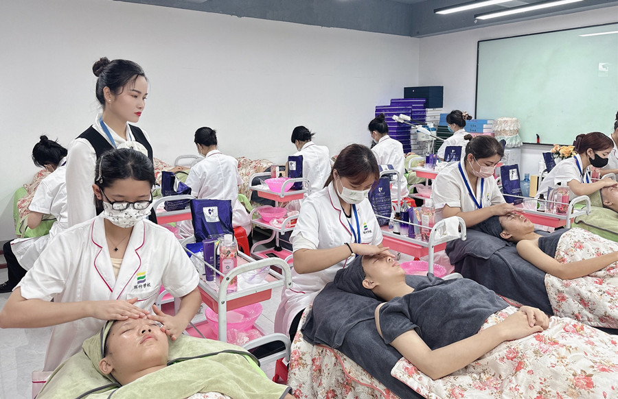 油皮初秋護(hù)膚貼士，南學(xué)美容護(hù)膚管理