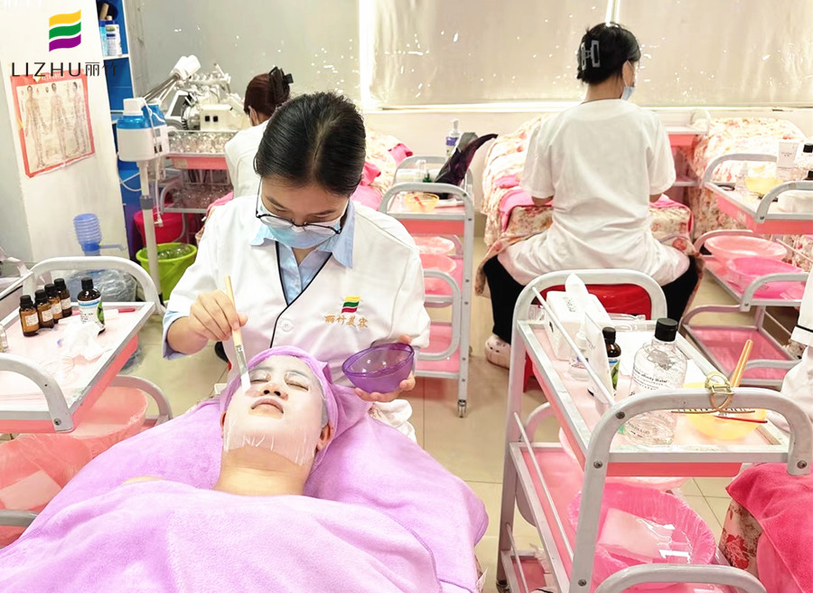 紋眉恢復(fù)期敷面膜的危害，南寧紋眉專業(yè)培訓(xùn)