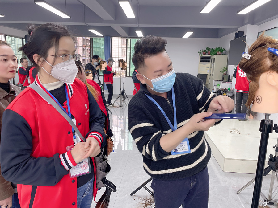 常見的長發(fā)發(fā)尾修剪方式，廣西女士剪發(fā)教學(xué)