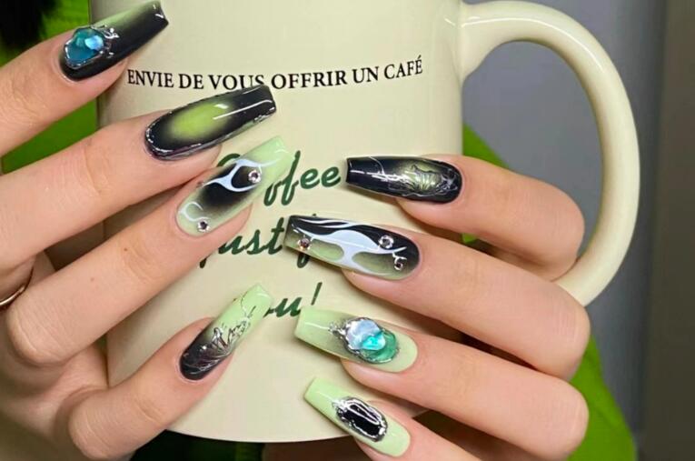 Y2k千禧辣妹長款美甲，南寧美甲網(wǎng)紅造型培訓(xùn)