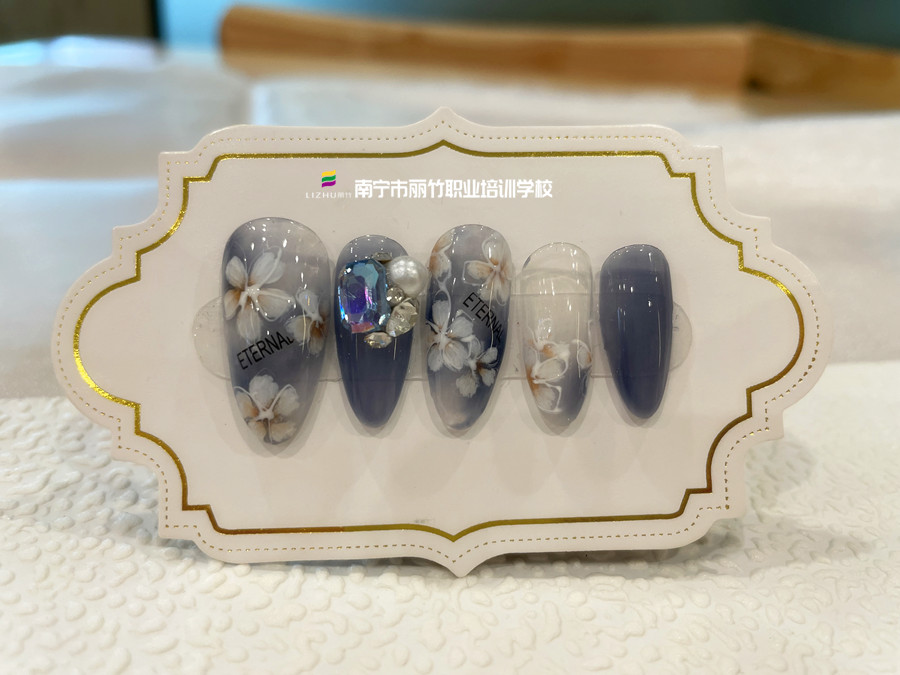 花卉美甲，南寧美甲進(jìn)修提升