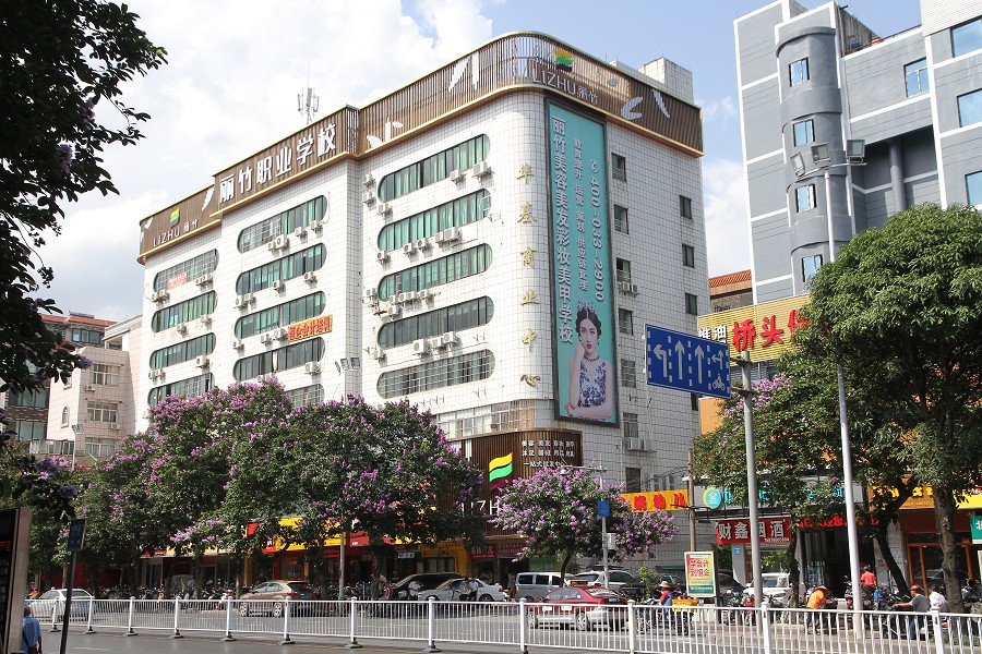 亖瘋了！南寧市美業(yè)職業(yè)培訓學校生源爆滿