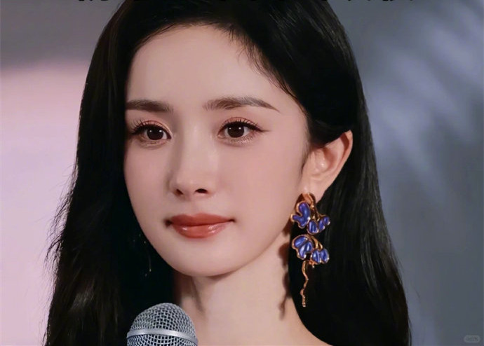 楊冪溫柔仙氣眼部妝容，南寧明星化妝學(xué)校分享