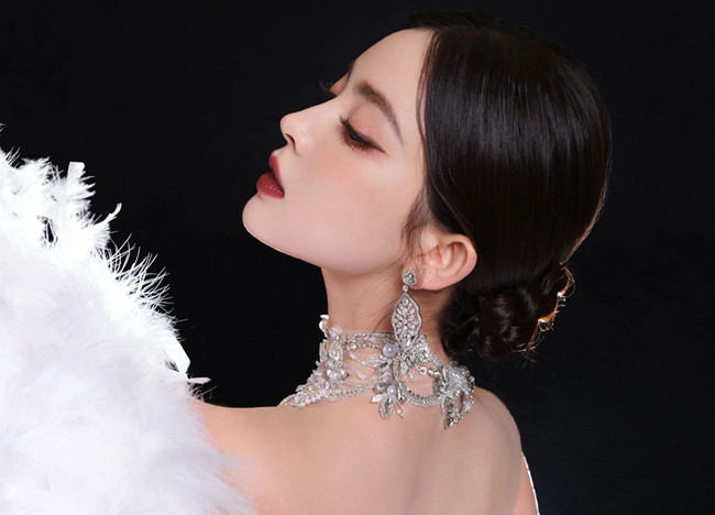  古力娜扎白天鵝仿妝，南寧化妝造型師分享